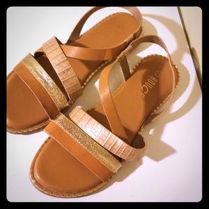 Flat sandals